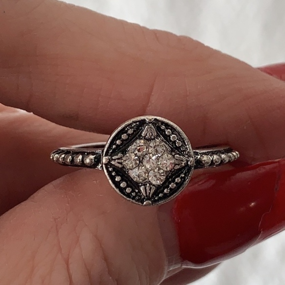 💐5/25 faux diamond small crystal antiqued finish silver tone cocktail ring